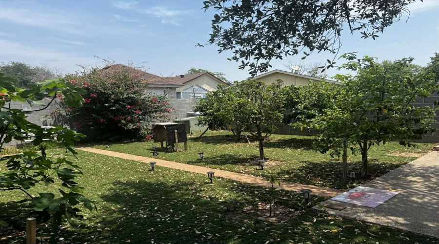 10203 Center Rd, Laredo, Texas 78045, 4 Bedrooms Bedrooms, 6 Rooms Rooms,2 BathroomsBathrooms,Residential,For Sale,10203 Center Rd,20261987