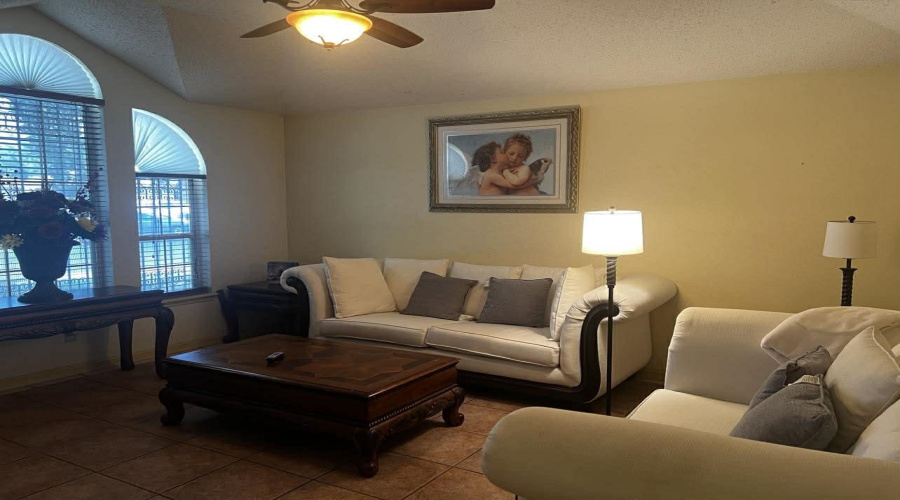 10203 Center Rd, Laredo, Texas 78045, 4 Bedrooms Bedrooms, 6 Rooms Rooms,2 BathroomsBathrooms,Residential,For Sale,10203 Center Rd,20261987