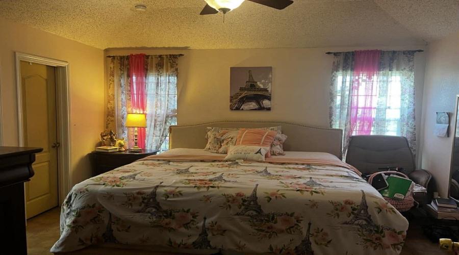 10203 Center Rd, Laredo, Texas 78045, 4 Bedrooms Bedrooms, 6 Rooms Rooms,2 BathroomsBathrooms,Residential,For Sale,10203 Center Rd,20261987