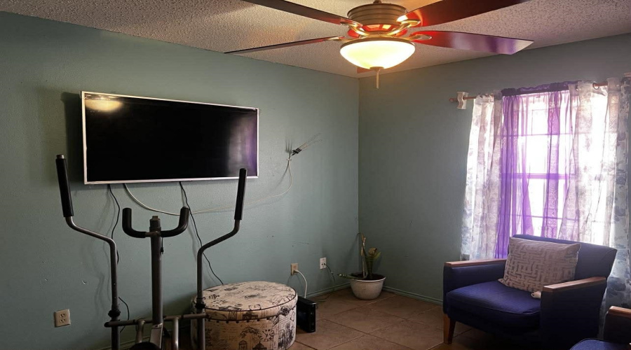 10203 Center Rd, Laredo, Texas 78045, 4 Bedrooms Bedrooms, 6 Rooms Rooms,2 BathroomsBathrooms,Residential,For Sale,10203 Center Rd,20261987