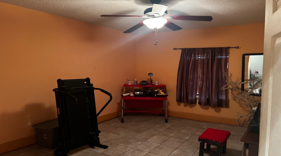 10203 Center Rd, Laredo, Texas 78045, 4 Bedrooms Bedrooms, 6 Rooms Rooms,2 BathroomsBathrooms,Residential,For Sale,10203 Center Rd,20261987