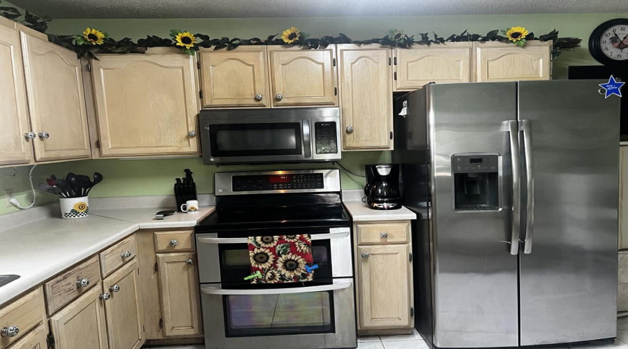 10203 Center Rd, Laredo, Texas 78045, 4 Bedrooms Bedrooms, 6 Rooms Rooms,2 BathroomsBathrooms,Residential,For Sale,10203 Center Rd,20261987