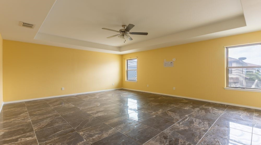 5501 Brava Dr., Laredo, Texas 78046, 5 Bedrooms Bedrooms, 8 Rooms Rooms,2 BathroomsBathrooms,Residential,For Sale,5501 Brava Dr.,20261990