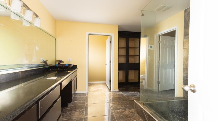 5501 Brava Dr., Laredo, Texas 78046, 5 Bedrooms Bedrooms, 8 Rooms Rooms,2 BathroomsBathrooms,Residential,For Sale,5501 Brava Dr.,20261990
