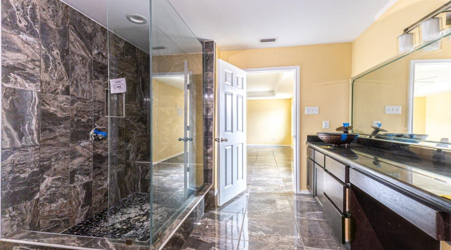 5501 Brava Dr., Laredo, Texas 78046, 5 Bedrooms Bedrooms, 8 Rooms Rooms,2 BathroomsBathrooms,Residential,For Sale,5501 Brava Dr.,20261990