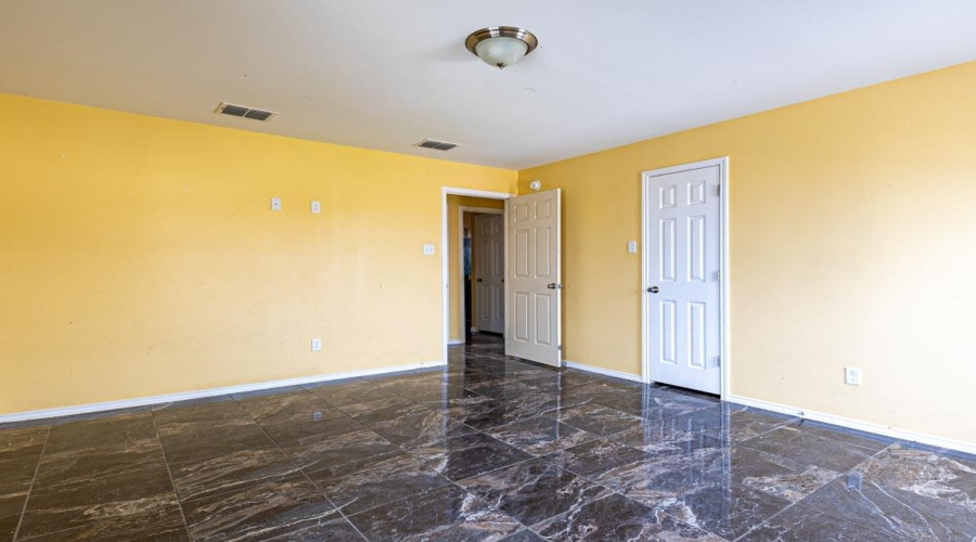 5501 Brava Dr., Laredo, Texas 78046, 5 Bedrooms Bedrooms, 8 Rooms Rooms,2 BathroomsBathrooms,Residential,For Sale,5501 Brava Dr.,20261990