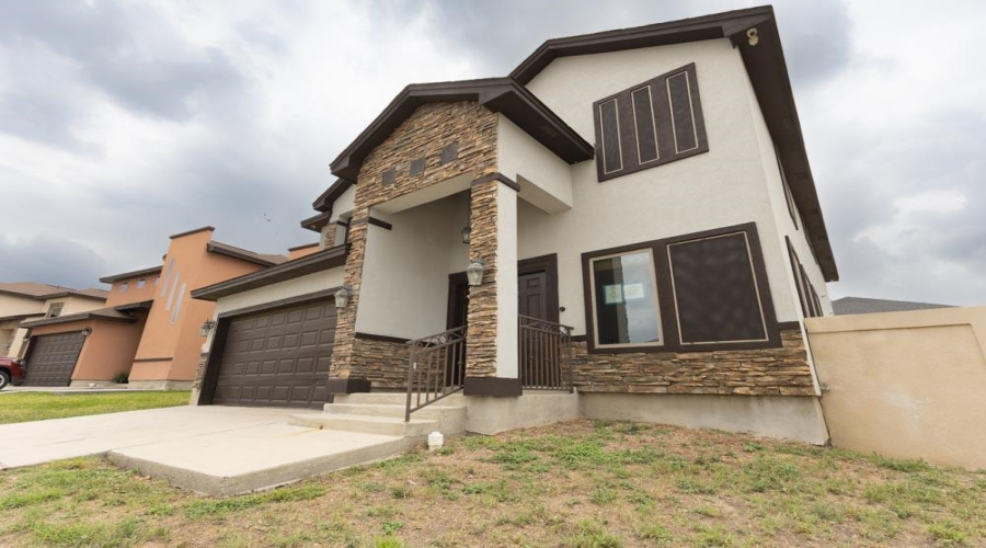 5501 Brava Dr., Laredo, Texas 78046, 5 Bedrooms Bedrooms, 8 Rooms Rooms,2 BathroomsBathrooms,Residential,For Sale,5501 Brava Dr.,20261990