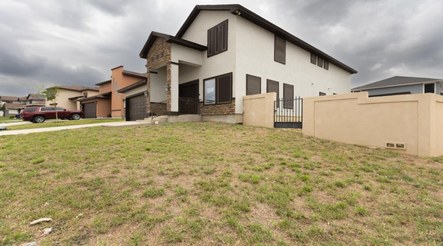 5501 Brava Dr., Laredo, Texas 78046, 5 Bedrooms Bedrooms, 8 Rooms Rooms,2 BathroomsBathrooms,Residential,For Sale,5501 Brava Dr.,20261990