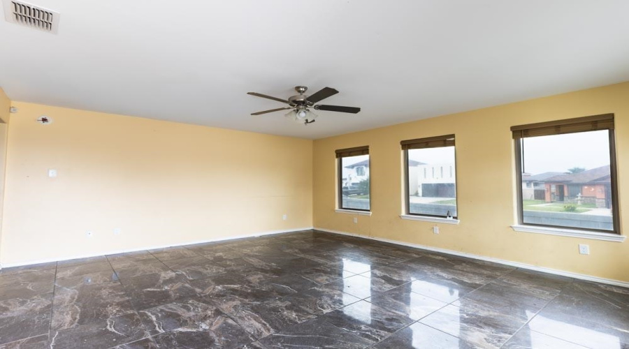5501 Brava Dr., Laredo, Texas 78046, 5 Bedrooms Bedrooms, 8 Rooms Rooms,2 BathroomsBathrooms,Residential,For Sale,5501 Brava Dr.,20261990