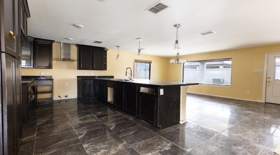 5501 Brava Dr., Laredo, Texas 78046, 5 Bedrooms Bedrooms, 8 Rooms Rooms,2 BathroomsBathrooms,Residential,For Sale,5501 Brava Dr.,20261990