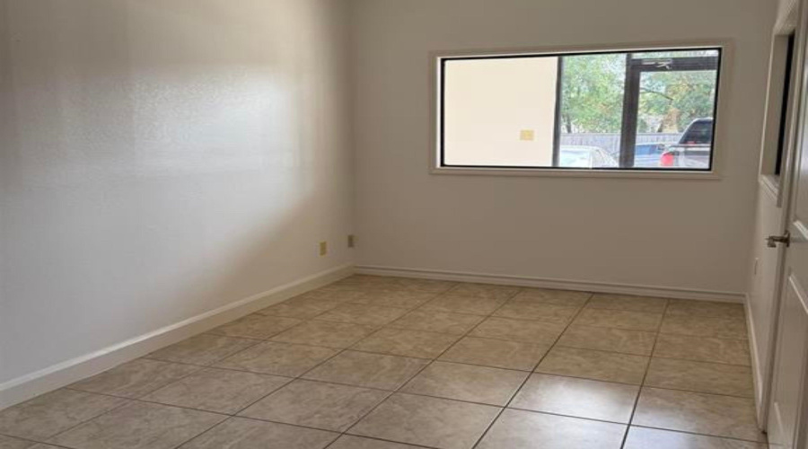9019 Mines Rd, LAREDO, Texas 78045, 1 Room Rooms,1 BathroomBathrooms,Commercial retail/office,For Rent,9019 Mines Rd,20261995