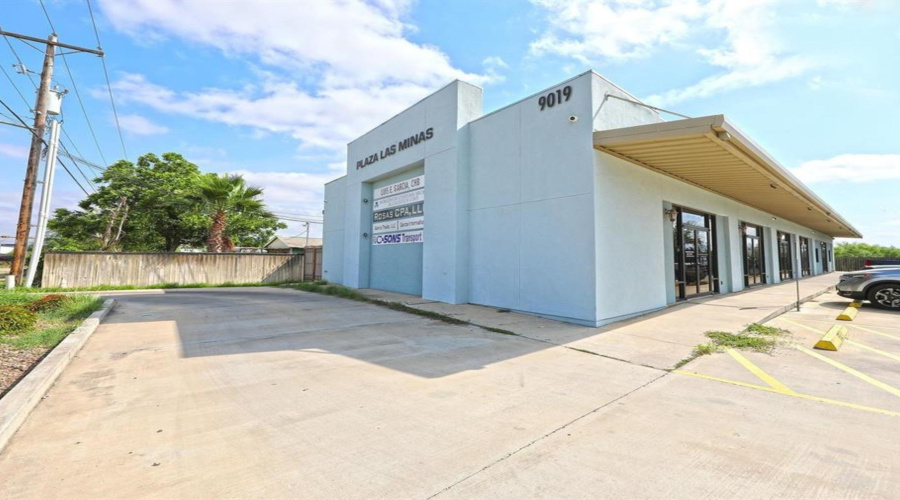 9019 Mines Rd, LAREDO, Texas 78045, 1 Room Rooms,1 BathroomBathrooms,Commercial retail/office,For Rent,9019 Mines Rd,20261995