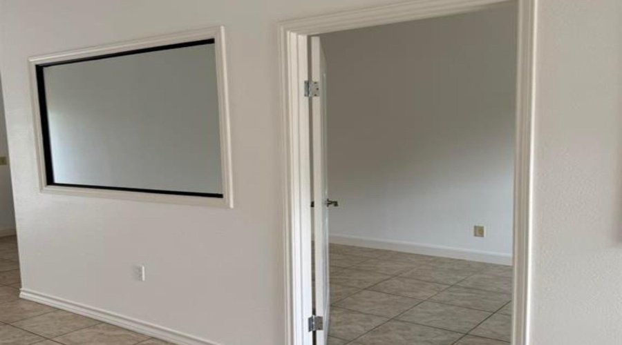9019 Mines Rd, LAREDO, Texas 78045, 1 Room Rooms,1 BathroomBathrooms,Commercial retail/office,For Rent,9019 Mines Rd,20261995
