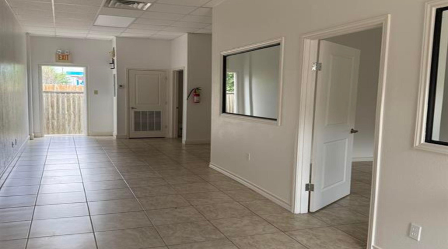 9019 Mines Rd, LAREDO, Texas 78045, 1 Room Rooms,1 BathroomBathrooms,Commercial retail/office,For Rent,9019 Mines Rd,20261995