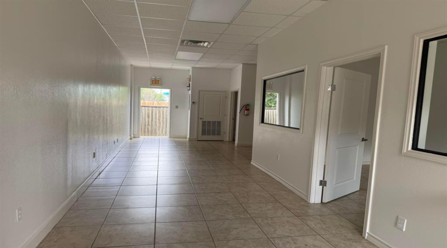 9019 Mines Rd, LAREDO, Texas 78045, 1 Room Rooms,1 BathroomBathrooms,Commercial retail/office,For Rent,9019 Mines Rd,20261995