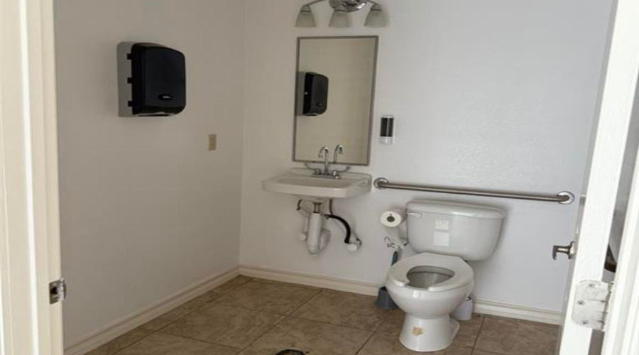 9019 Mines Rd, LAREDO, Texas 78045, 1 Room Rooms,1 BathroomBathrooms,Commercial retail/office,For Rent,9019 Mines Rd,20261995