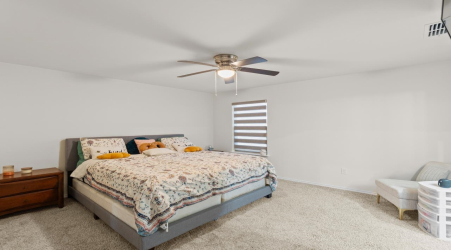 5618 Lone Star Loop, LAREDO, Texas 78046, 3 Bedrooms Bedrooms, 6 Rooms Rooms,2 BathroomsBathrooms,Residential,For Rent,5618 Lone Star Loop,20261991