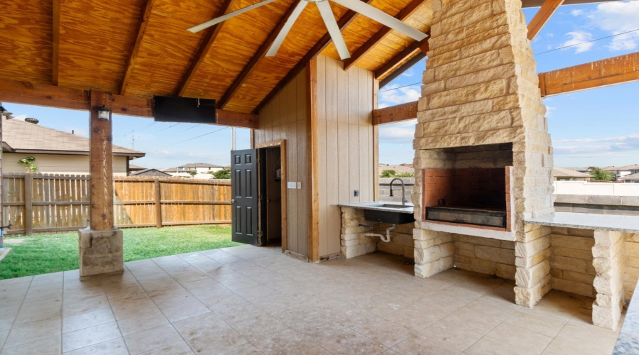 5618 Lone Star Loop, LAREDO, Texas 78046, 3 Bedrooms Bedrooms, 6 Rooms Rooms,2 BathroomsBathrooms,Residential,For Rent,5618 Lone Star Loop,20261991