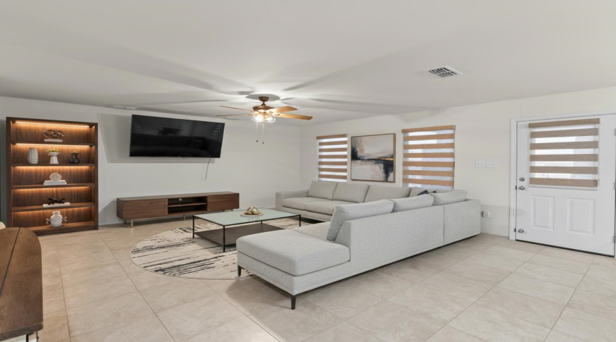 5618 Lone Star Loop, LAREDO, Texas 78046, 3 Bedrooms Bedrooms, 6 Rooms Rooms,2 BathroomsBathrooms,Residential,For Rent,5618 Lone Star Loop,20261991