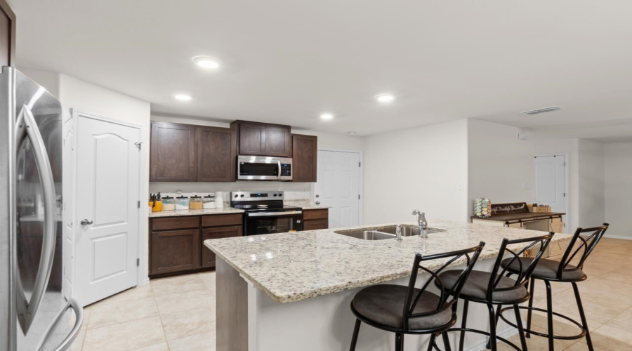 5618 Lone Star Loop, LAREDO, Texas 78046, 3 Bedrooms Bedrooms, 6 Rooms Rooms,2 BathroomsBathrooms,Residential,For Rent,5618 Lone Star Loop,20261991