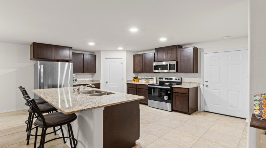 5618 Lone Star Loop, LAREDO, Texas 78046, 3 Bedrooms Bedrooms, 6 Rooms Rooms,2 BathroomsBathrooms,Residential,For Rent,5618 Lone Star Loop,20261991