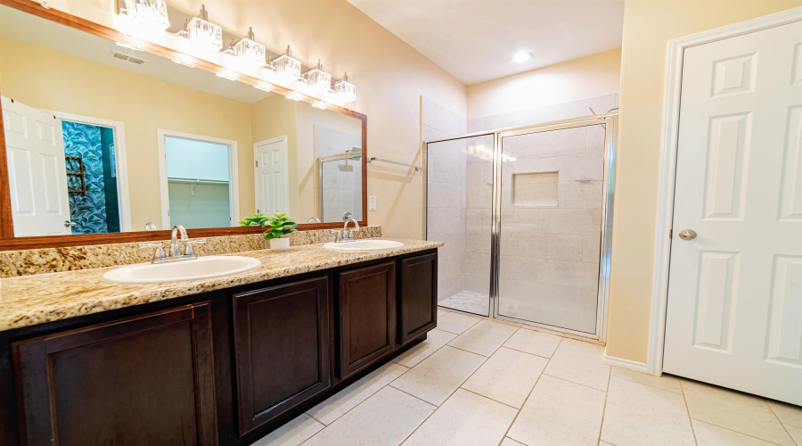 5519 Shorthorn Dr., Laredo, Texas 78046, 3 Bedrooms Bedrooms, 5 Rooms Rooms,2 BathroomsBathrooms,Residential,For Sale,5519 Shorthorn Dr.,20261994