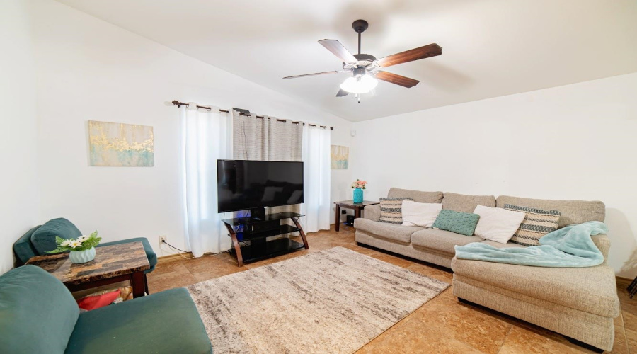 1626 Texoma St, Laredo, Texas 78046, 3 Bedrooms Bedrooms, 5 Rooms Rooms,2 BathroomsBathrooms,Residential,For Sale,1626 Texoma St,20261996