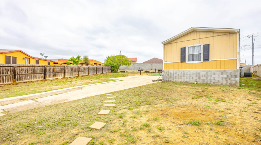 5019 Los Cedros Ln., Laredo, Texas 78046, 3 Bedrooms Bedrooms, 5 Rooms Rooms,2 BathroomsBathrooms,Residential,For Sale,5019 Los Cedros Ln.,20261999