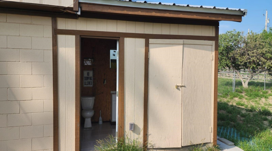 2036 N Siesta Ln, Zapata, Texas 78076, 1 Bedroom Bedrooms, 1 Room Rooms,2 BathroomsBathrooms,Residential,For Sale,2036 N Siesta Ln,20262005