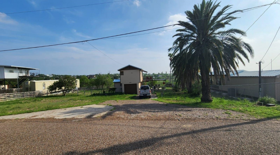 2036 N Siesta Ln, Zapata, Texas 78076, 1 Bedroom Bedrooms, 1 Room Rooms,2 BathroomsBathrooms,Residential,For Sale,2036 N Siesta Ln,20262005