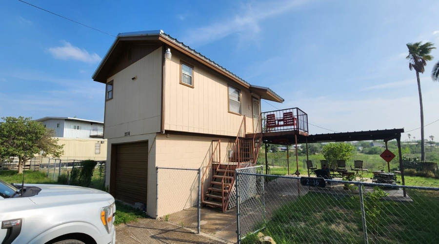2036 N Siesta Ln, Zapata, Texas 78076, 1 Bedroom Bedrooms, 1 Room Rooms,2 BathroomsBathrooms,Residential,For Sale,2036 N Siesta Ln,20262005