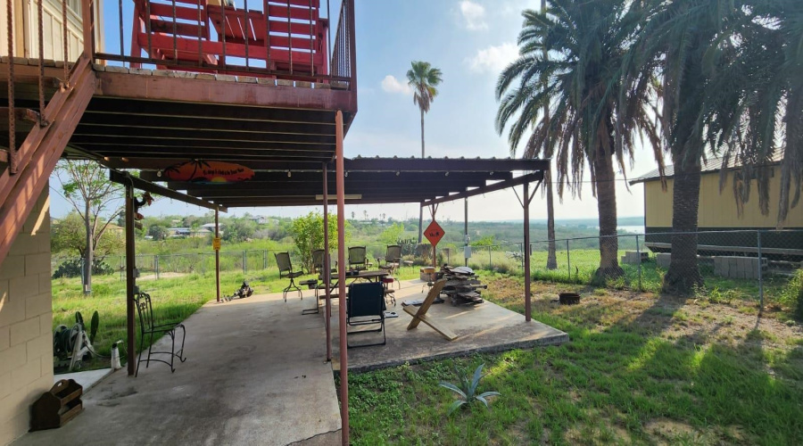 2036 N Siesta Ln, Zapata, Texas 78076, 1 Bedroom Bedrooms, 1 Room Rooms,2 BathroomsBathrooms,Residential,For Sale,2036 N Siesta Ln,20262005