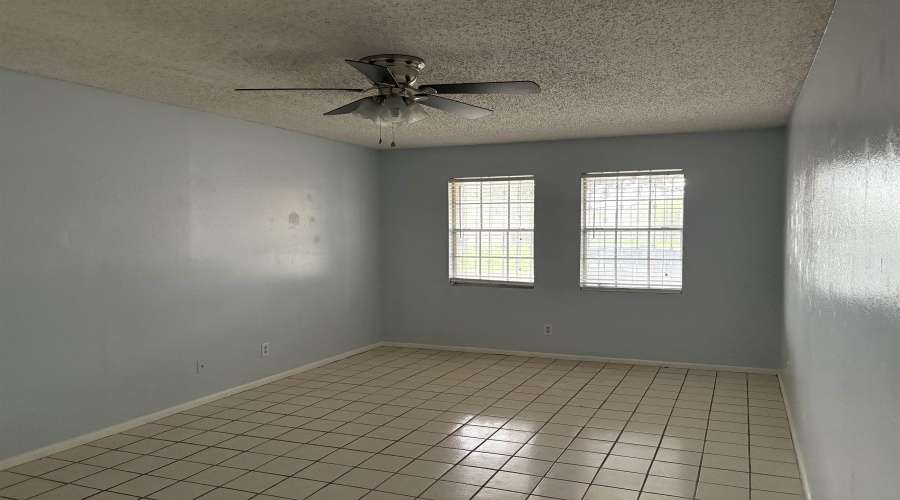 403 Carreta Ct, Laredo, Texas 78045-7854, 4 Bedrooms Bedrooms, 5 Rooms Rooms,2 BathroomsBathrooms,Residential,For Sale,403 Carreta Ct,20262008