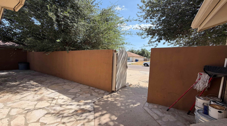 403 Carreta Ct, Laredo, Texas 78045-7854, 4 Bedrooms Bedrooms, 5 Rooms Rooms,2 BathroomsBathrooms,Residential,For Sale,403 Carreta Ct,20262008