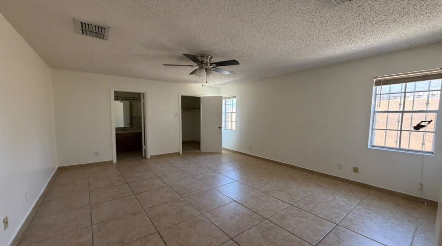403 Carreta Ct, Laredo, Texas 78045-7854, 4 Bedrooms Bedrooms, 5 Rooms Rooms,2 BathroomsBathrooms,Residential,For Sale,403 Carreta Ct,20262008