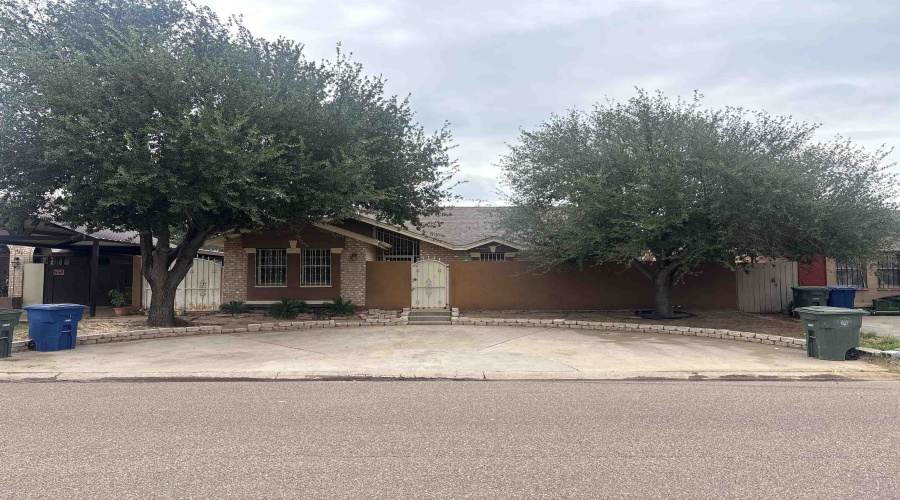 403 Carreta Ct, Laredo, Texas 78045-7854, 4 Bedrooms Bedrooms, 5 Rooms Rooms,2 BathroomsBathrooms,Residential,For Sale,403 Carreta Ct,20262008