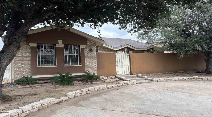 403 Carreta Ct, Laredo, Texas 78045-7854, 4 Bedrooms Bedrooms, 5 Rooms Rooms,2 BathroomsBathrooms,Residential,For Sale,403 Carreta Ct,20262008