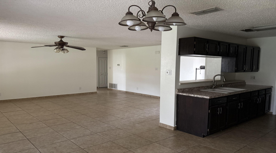 403 Carreta Ct, Laredo, Texas 78045-7854, 4 Bedrooms Bedrooms, 5 Rooms Rooms,2 BathroomsBathrooms,Residential,For Sale,403 Carreta Ct,20262008