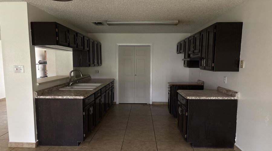 403 Carreta Ct, Laredo, Texas 78045-7854, 4 Bedrooms Bedrooms, 5 Rooms Rooms,2 BathroomsBathrooms,Residential,For Sale,403 Carreta Ct,20262008