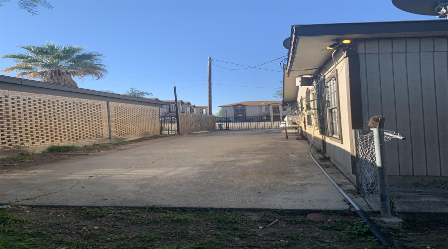 1718 Willow St, Laredo, Texas 78045, 3 Bedrooms Bedrooms, 5 Rooms Rooms,2 BathroomsBathrooms,Residential,For Rent,1718 Willow St,20262014