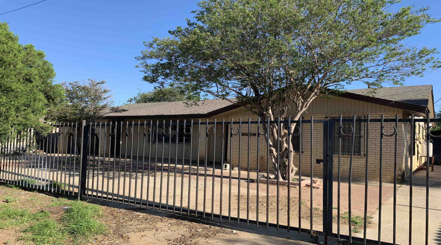 1718 Willow St, Laredo, Texas 78045, 3 Bedrooms Bedrooms, 5 Rooms Rooms,2 BathroomsBathrooms,Residential,For Rent,1718 Willow St,20262014