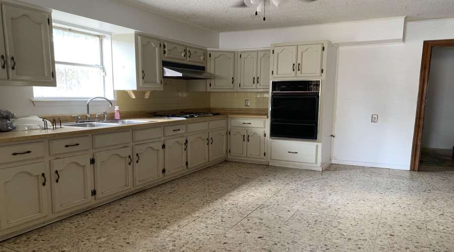 1718 Willow St, Laredo, Texas 78045, 3 Bedrooms Bedrooms, 5 Rooms Rooms,2 BathroomsBathrooms,Residential,For Rent,1718 Willow St,20262014