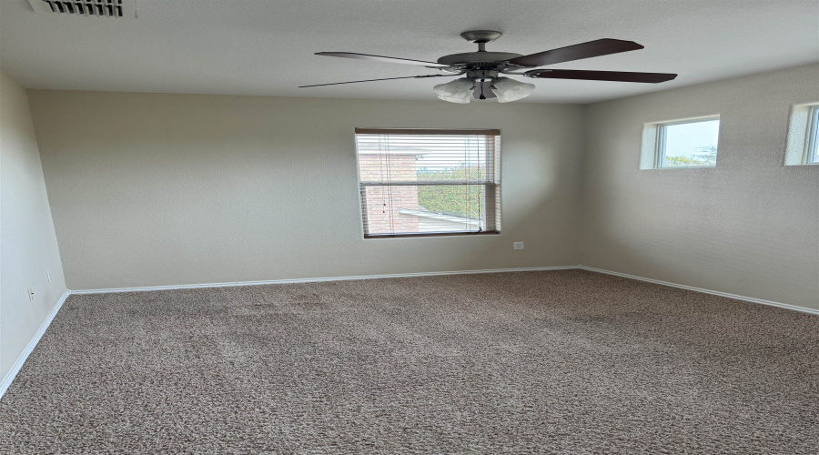 11310 Kirby Dr, Laredo, Texas 78045, 3 Bedrooms Bedrooms, 5 Rooms Rooms,2 BathroomsBathrooms,Residential,For Sale,11310 Kirby Dr,20262017