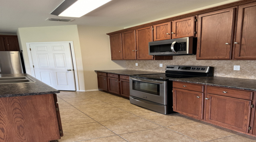 11310 Kirby Dr, Laredo, Texas 78045, 3 Bedrooms Bedrooms, 5 Rooms Rooms,2 BathroomsBathrooms,Residential,For Sale,11310 Kirby Dr,20262017