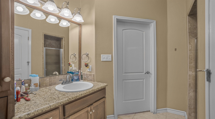 307 Lake Carnegie Ct., Laredo, Texas 78041, 3 Bedrooms Bedrooms, 6 Rooms Rooms,2 BathroomsBathrooms,Residential,For Sale,307 Lake Carnegie Ct.,20260756