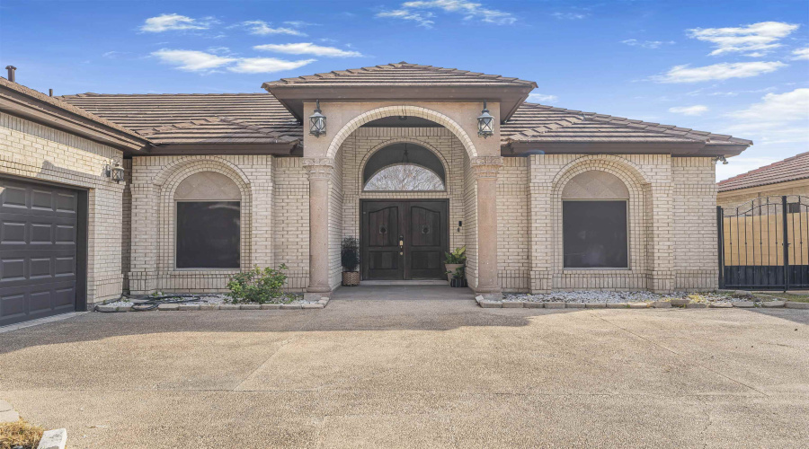 307 Lake Carnegie Ct., Laredo, Texas 78041, 3 Bedrooms Bedrooms, 6 Rooms Rooms,2 BathroomsBathrooms,Residential,For Sale,307 Lake Carnegie Ct.,20260756