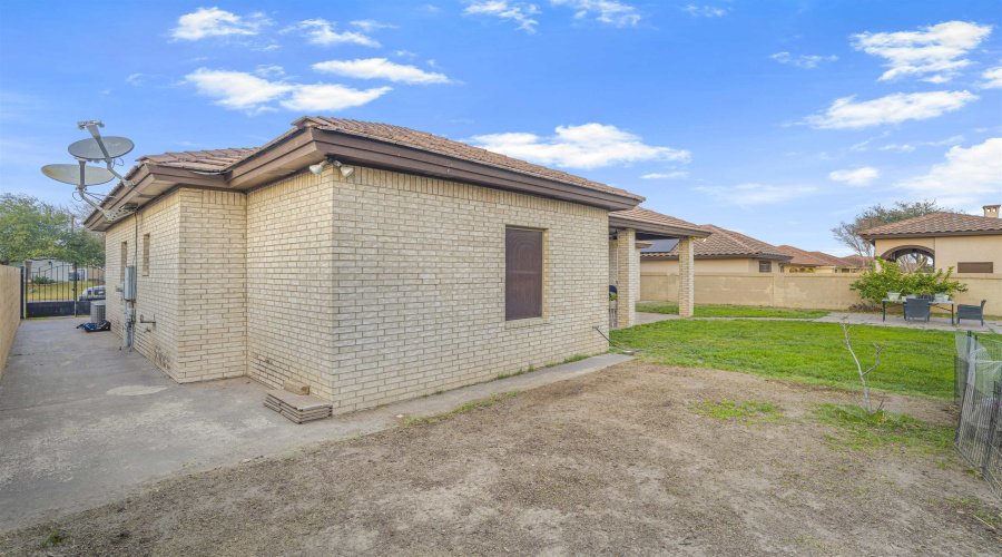 307 Lake Carnegie Ct., Laredo, Texas 78041, 3 Bedrooms Bedrooms, 6 Rooms Rooms,2 BathroomsBathrooms,Residential,For Sale,307 Lake Carnegie Ct.,20260756
