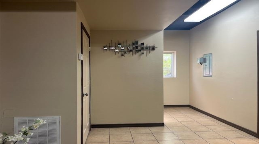 5517 McPherson Rd, LAREDO, Texas 78045-0000, 1 Room Rooms,1 BathroomBathrooms,Commercial retail/office,For Rent,5517 McPherson Rd,20262021