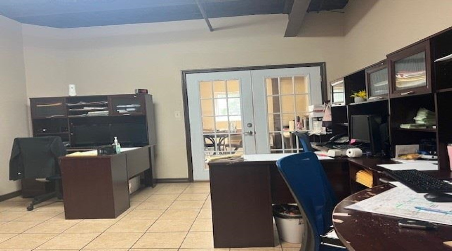 5517 McPherson Rd, LAREDO, Texas 78045-0000, 1 Room Rooms,1 BathroomBathrooms,Commercial retail/office,For Rent,5517 McPherson Rd,20262021