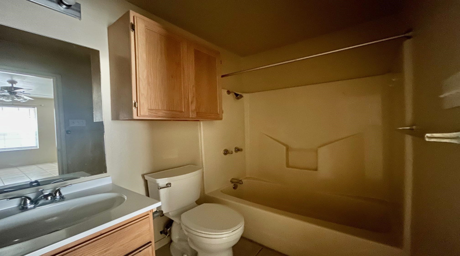 203 Martingale Ln, Laredo, Texas 78041, 2 Bedrooms Bedrooms, 4 Rooms Rooms,2 BathroomsBathrooms,Residential,For Rent,203 Martingale Ln,20262020